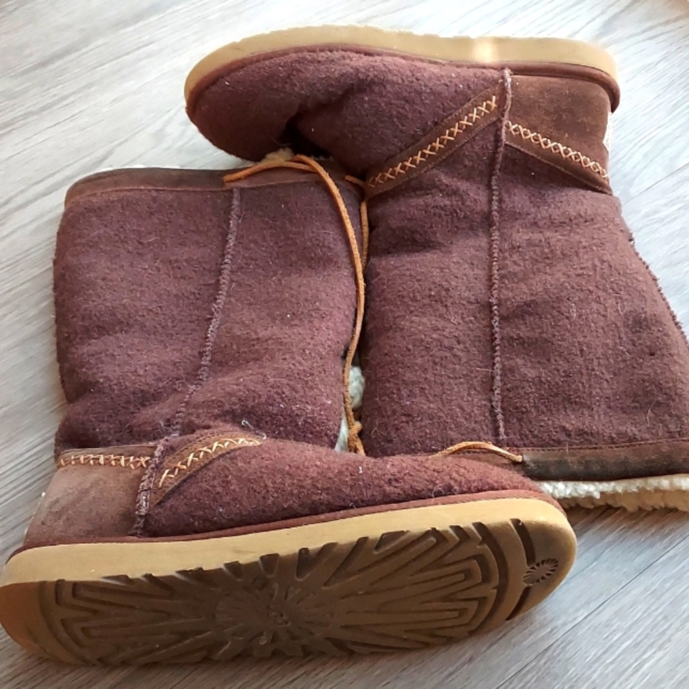 Ugg boots size w 11 brown with cream fur inside
